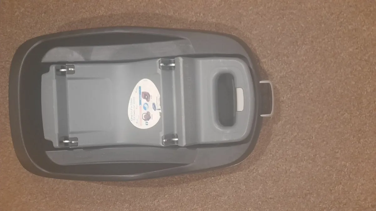 Maxi Cosi Isofix Car Seat Base - Image 1