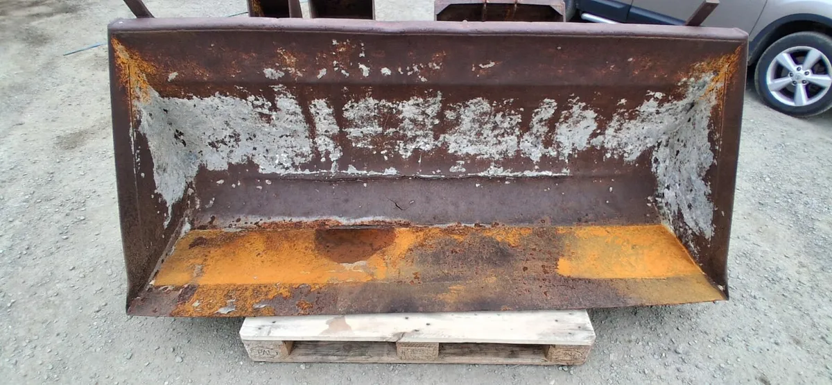 Ford  555 digger  bucket  and quick hitch - Image 4