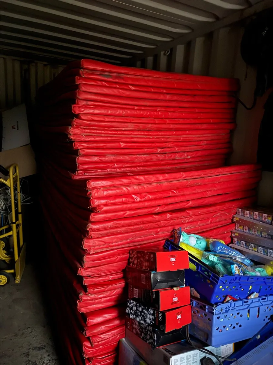 Crash Mats & Blowers - Image 1