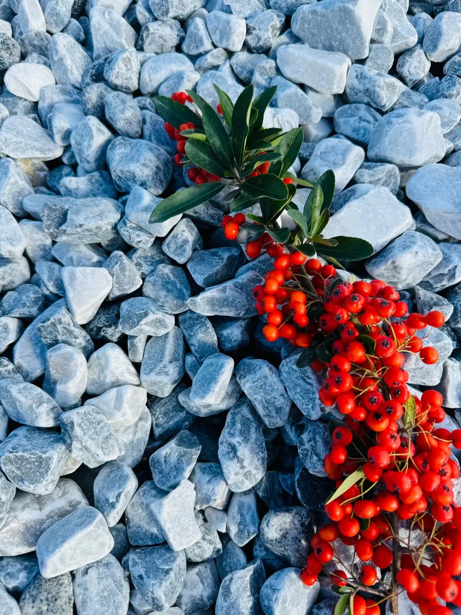 Icy blue stone, cobbles, pebbles, chippings - Image 3