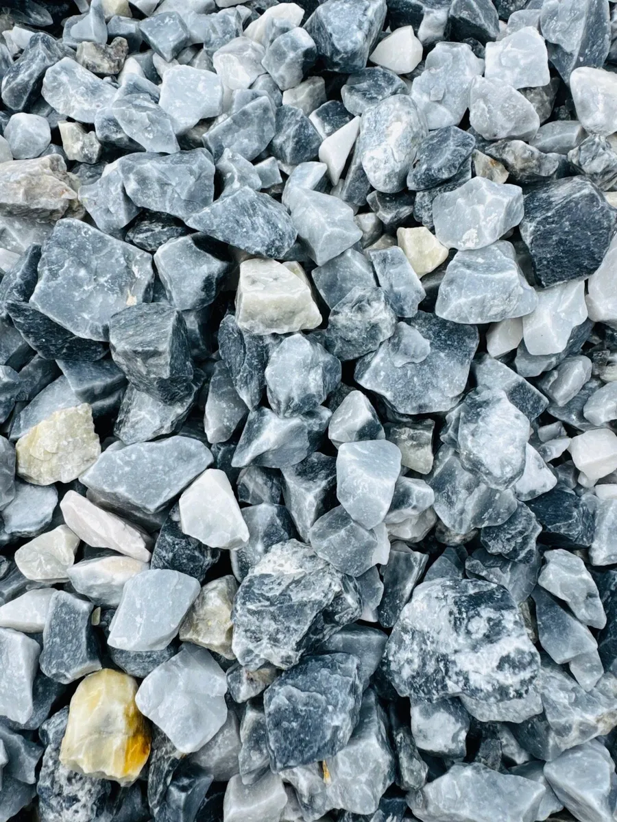 Icy blue stone, pebbles, cobbles, chippings - Image 3