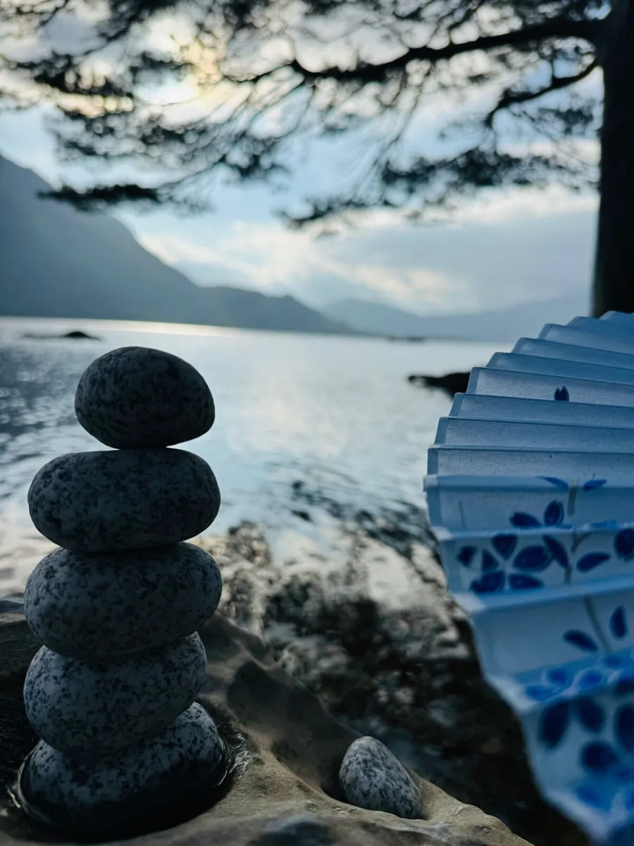 Icy blue stones, pebbles, cobbles, chippings - Image 4