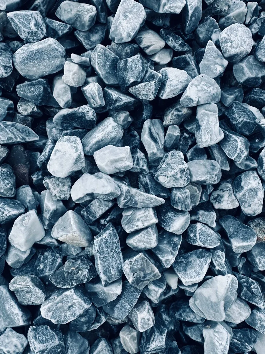 Icy blue stones, pebbles, cobbles, chippings - Image 4