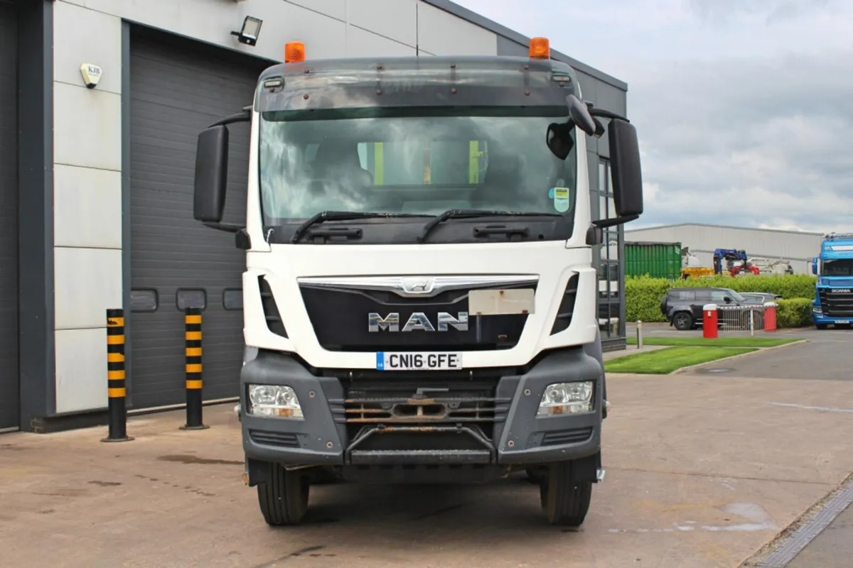 2016 MAN TGS 35-400 8X4 HOOK LOADER DRAW-BAR SPEC - Image 2