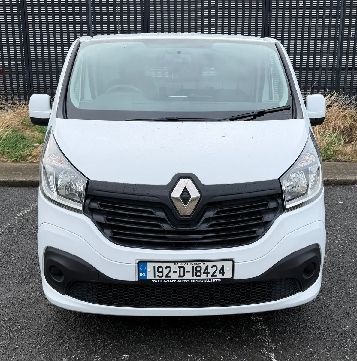 192 Renault Trafic Medium Wheel Base High Spec - Image 2