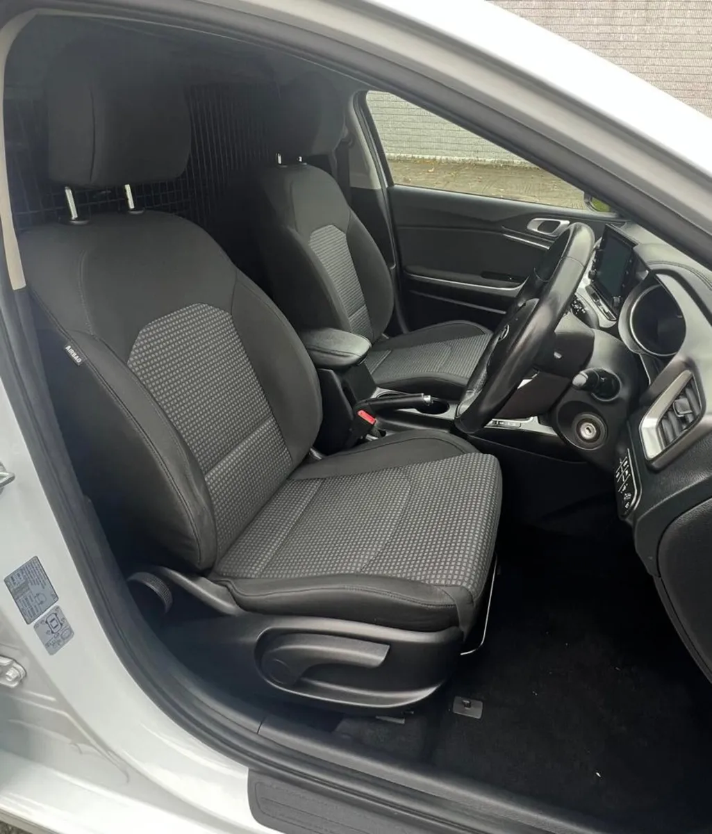 2021 Kia Ceed Commercial Carvan - Image 2