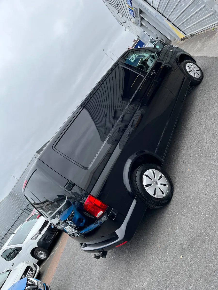 Volkswagen Transporter  Trendline 2022 - Image 2