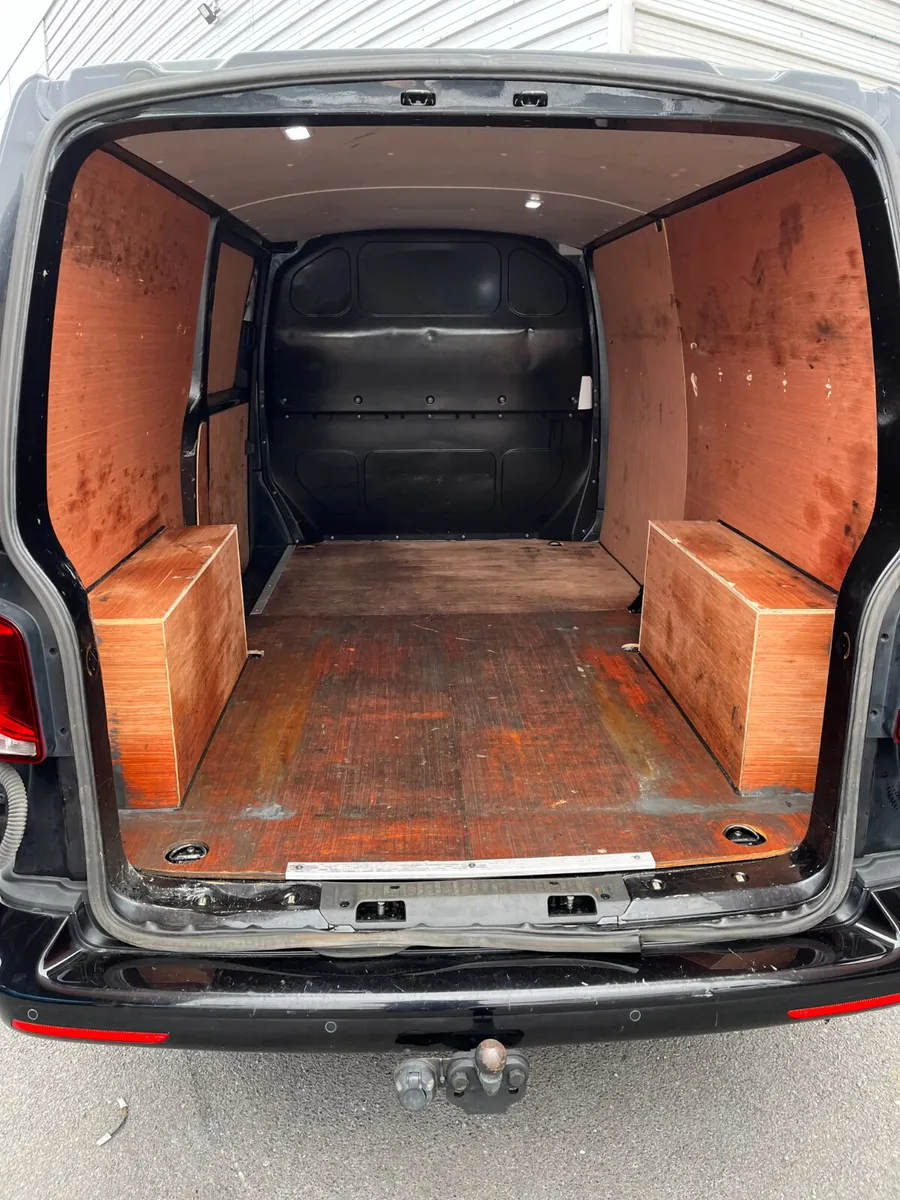 Volkswagen Transporter  Trendline 2022 - Image 4