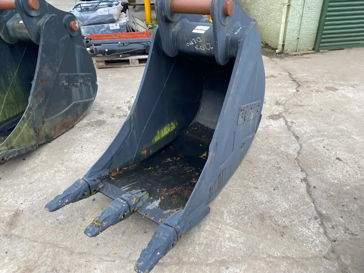 JCB Digging Bucket 660mm - Image 1