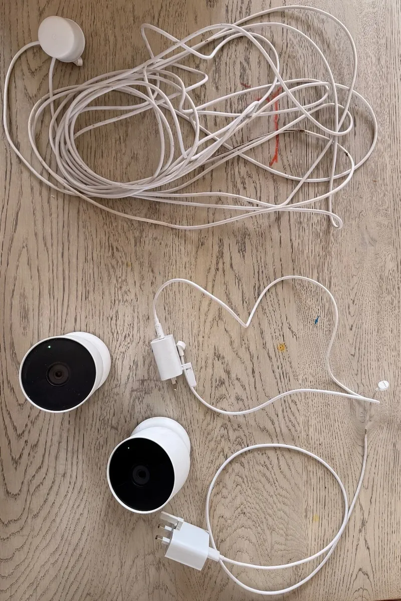 x2 Google Nest Camera (outdoor or indoor, battery)