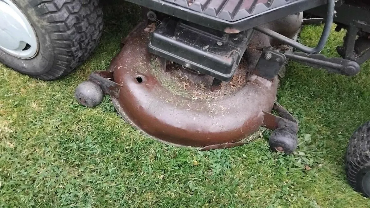 Castelgarden ride on mower - Image 4