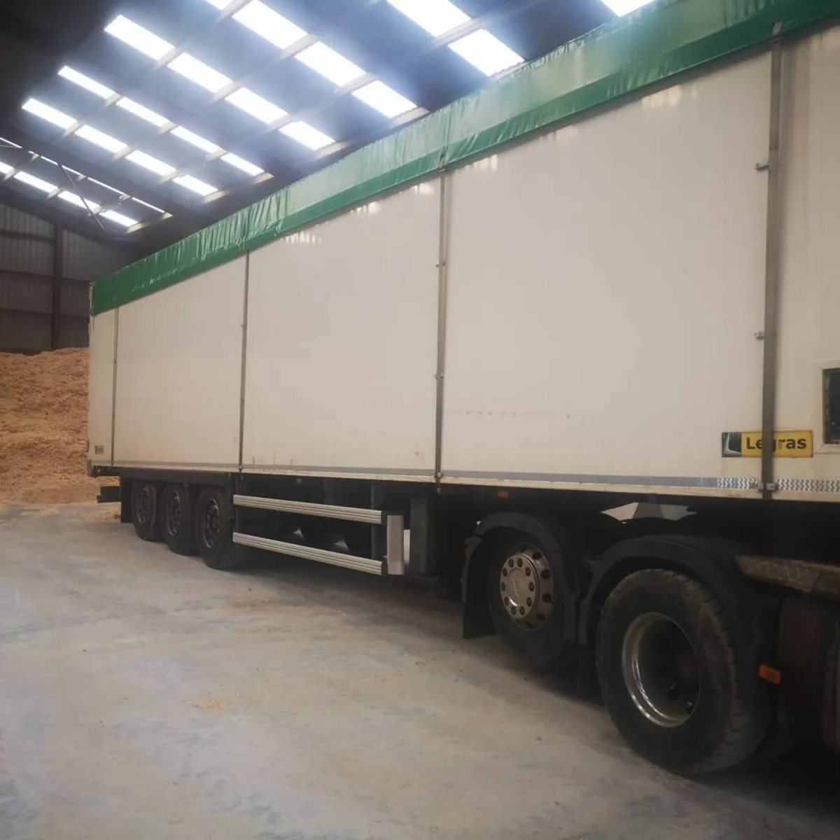 Bulk Kiln Dried White Fine Sawdust for Cubicles - Image 2