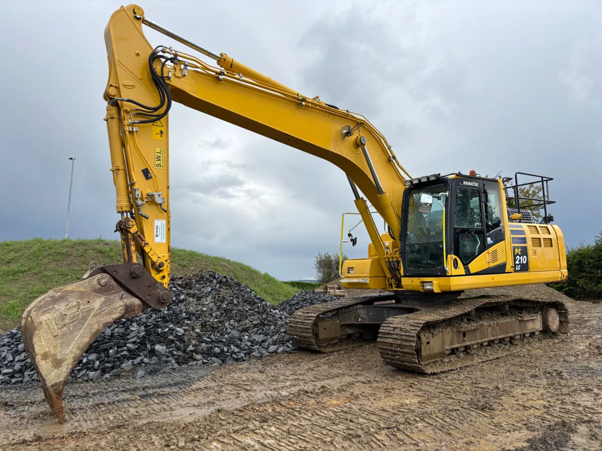 2019 Komatsu PC 210-11 Tracked Excavator - Image 1