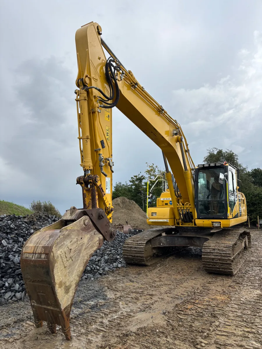 2019 Komatsu PC 210-11 Tracked Excavator - Image 4