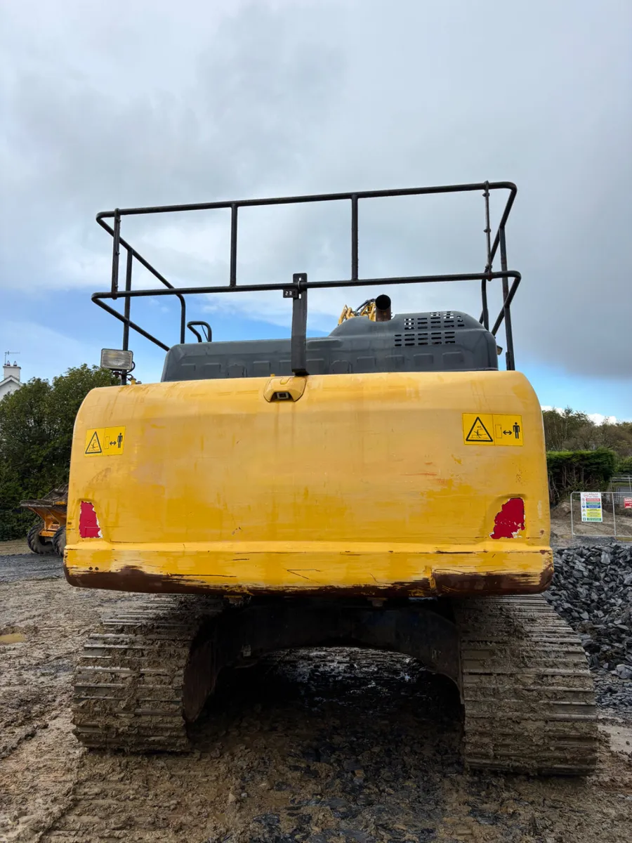 2019 Komatsu PC 210-11 Tracked Excavator - Image 3