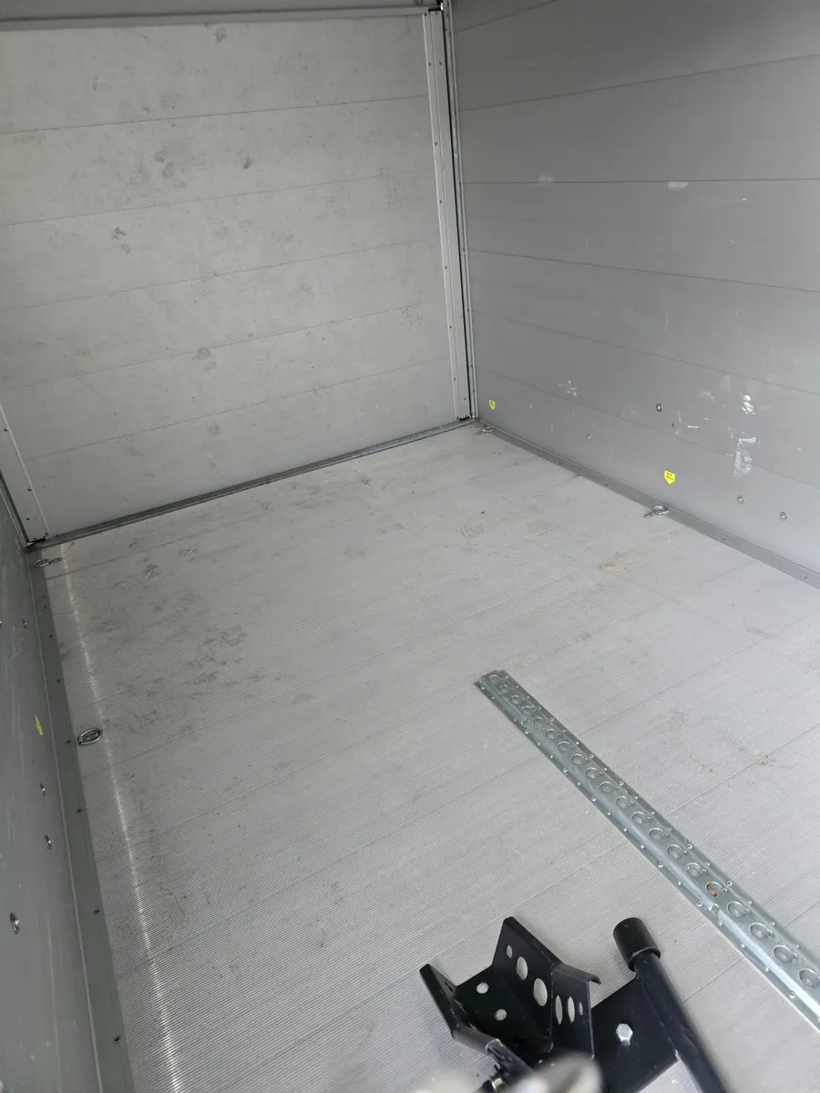 Debon R700 trailer - Image 2