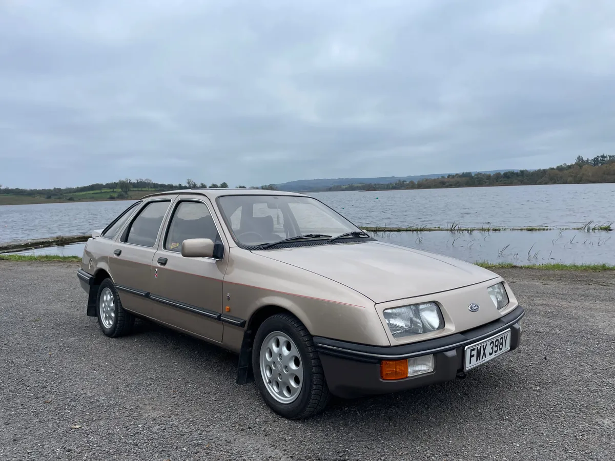 Ford Sierra ghia 2.3 Petrol 1983 - Image 1