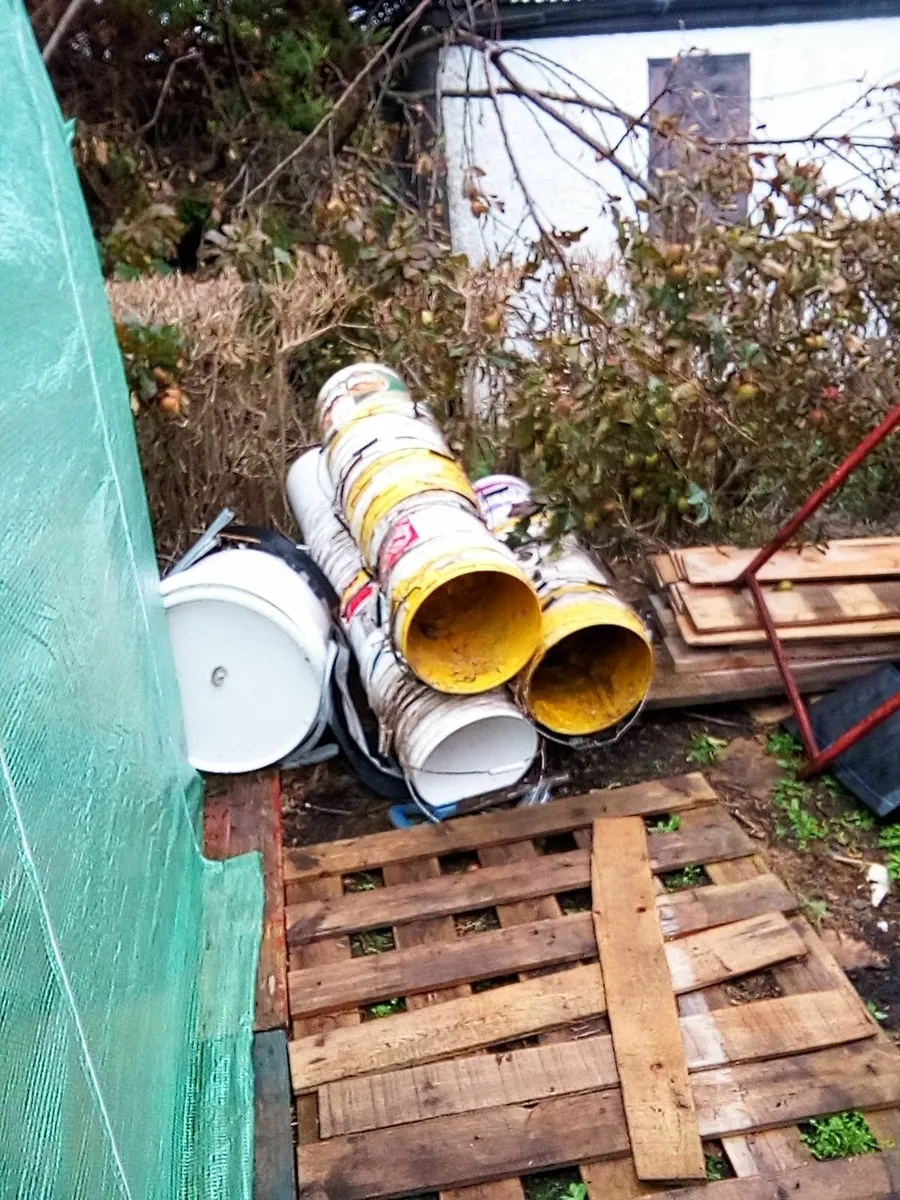 4 gallon buckets (ex cow salt lick ) x 30 - Image 4