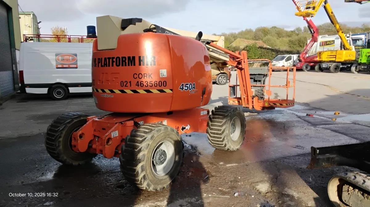 BOOM LIFTS - Image 1