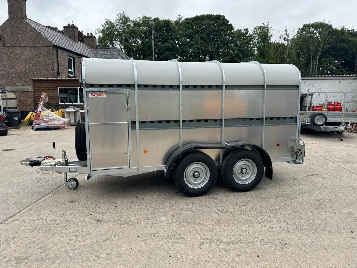 New Bateson 12’ Livestock Trailer - Image 4