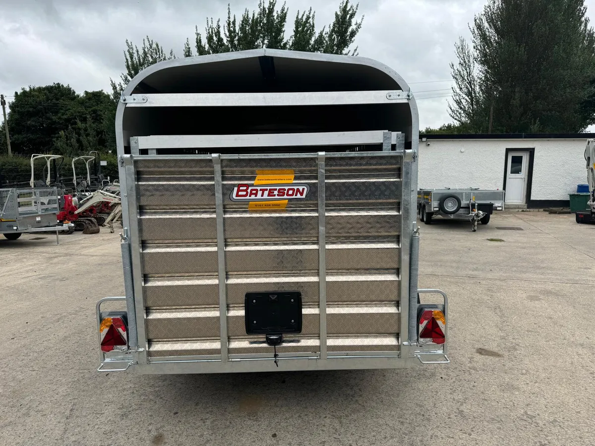 New Bateson 12’ Livestock Trailer - Image 3