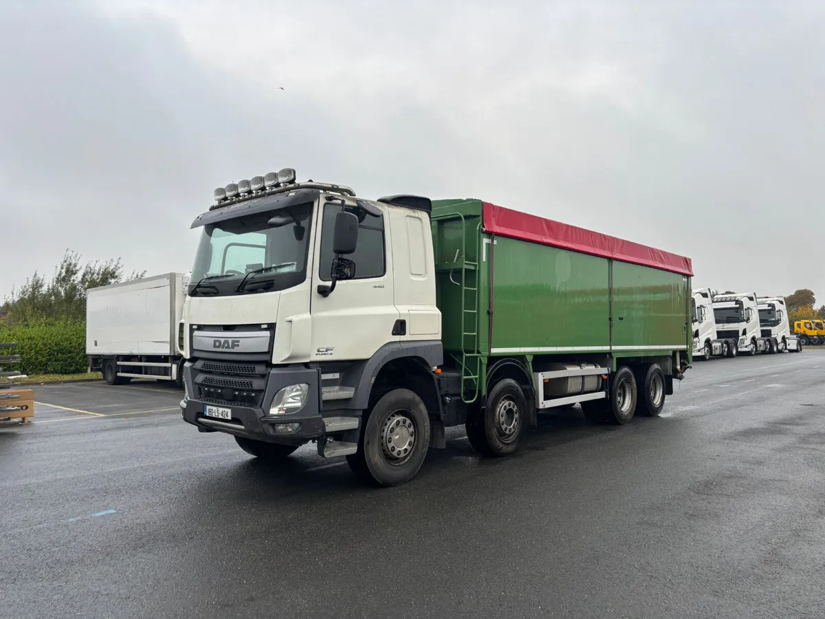 DAF CF440 8X4 - Image 1