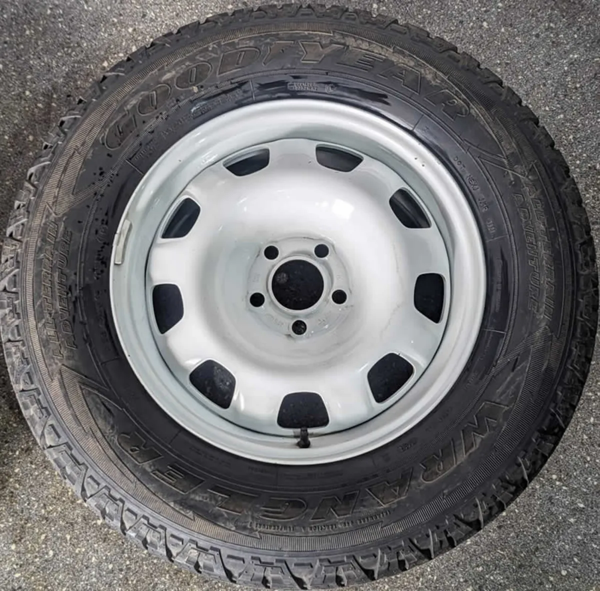 18" Genuine Land Rover Defender White Steel Wheels - Image 4