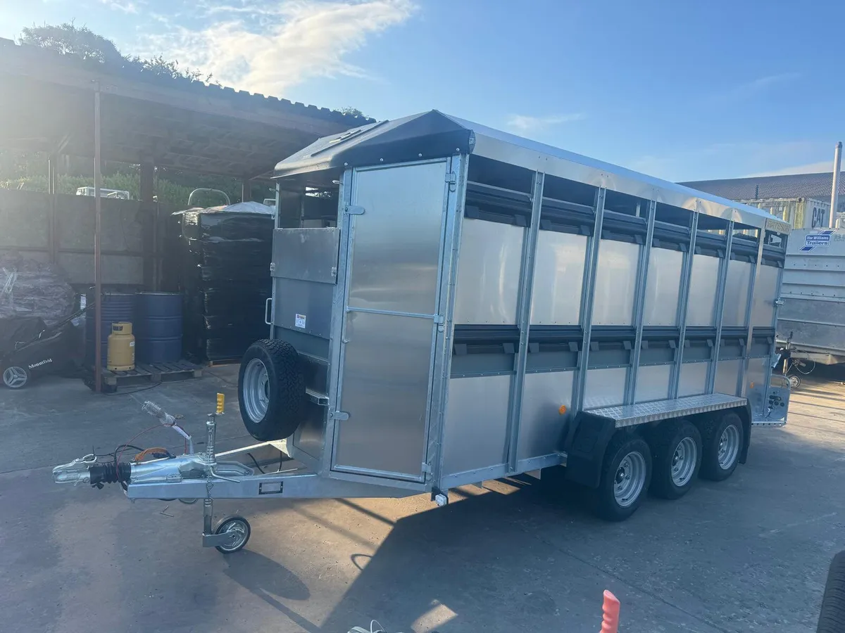 Bateson 14’ Livestock Trailer - Image 2