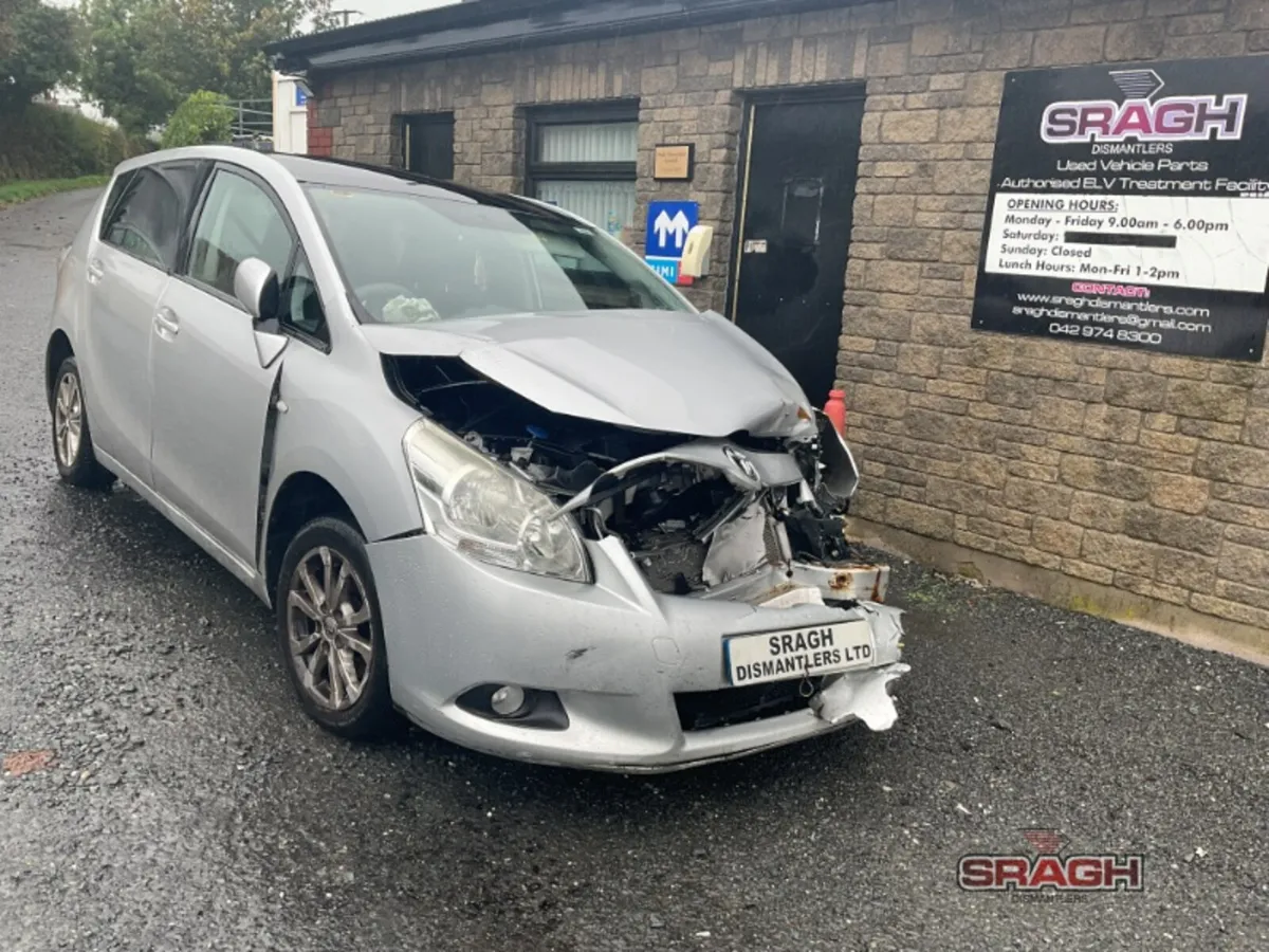 2011 TOYOTA VERSO - Image 2