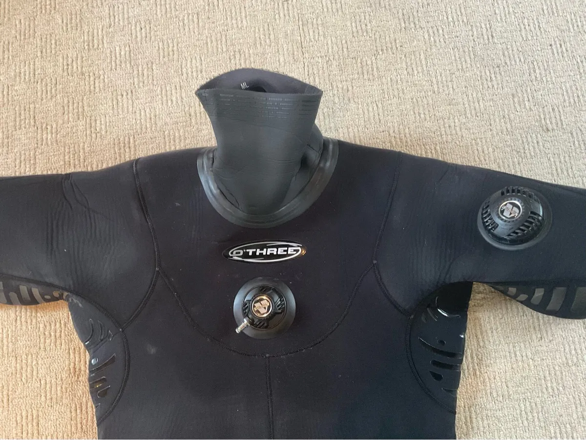 O’Three Drysuit Size ML - Image 1