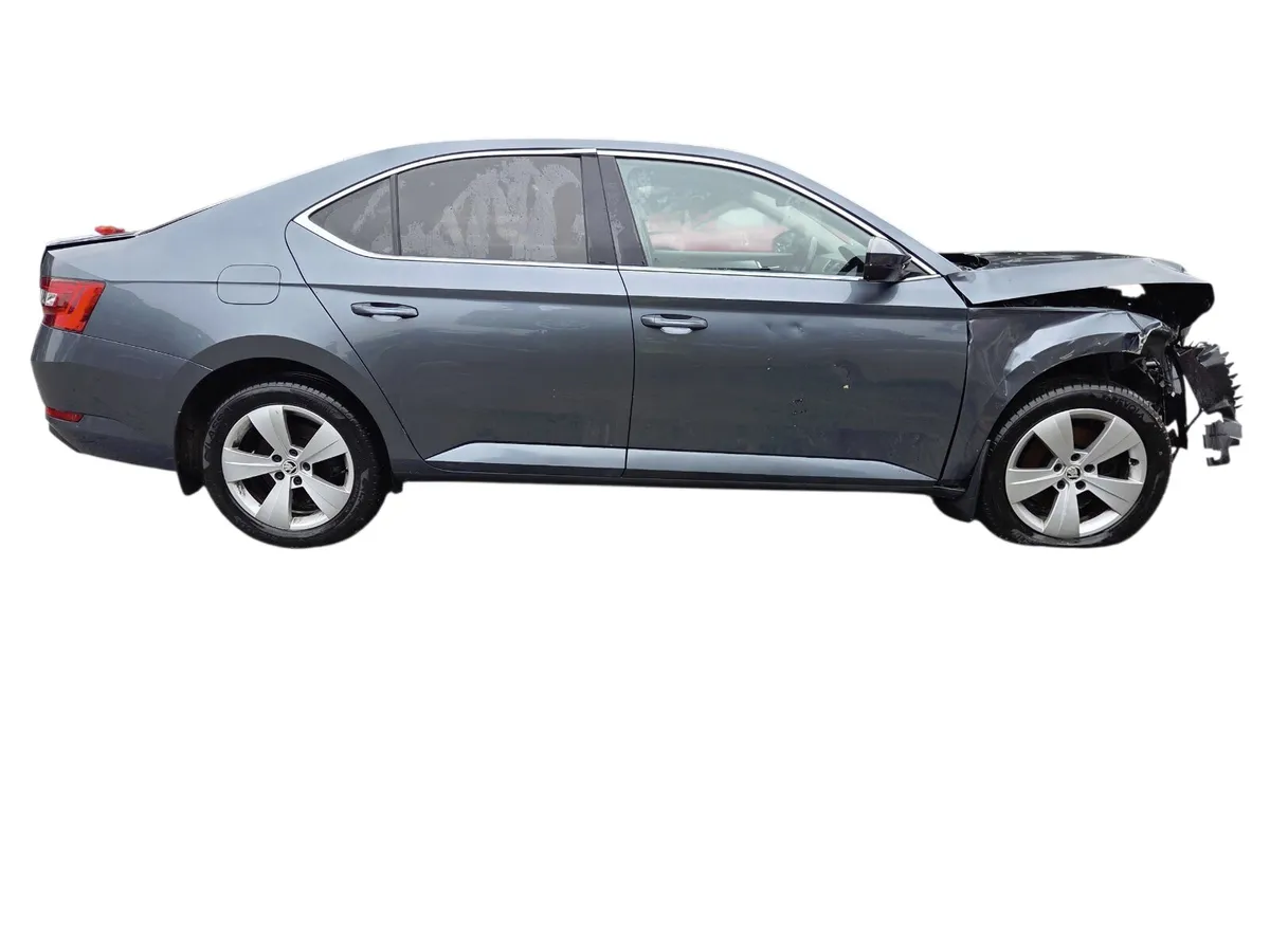 2015 SKODA SUPERB For Breaking/Dismantling - Image 2