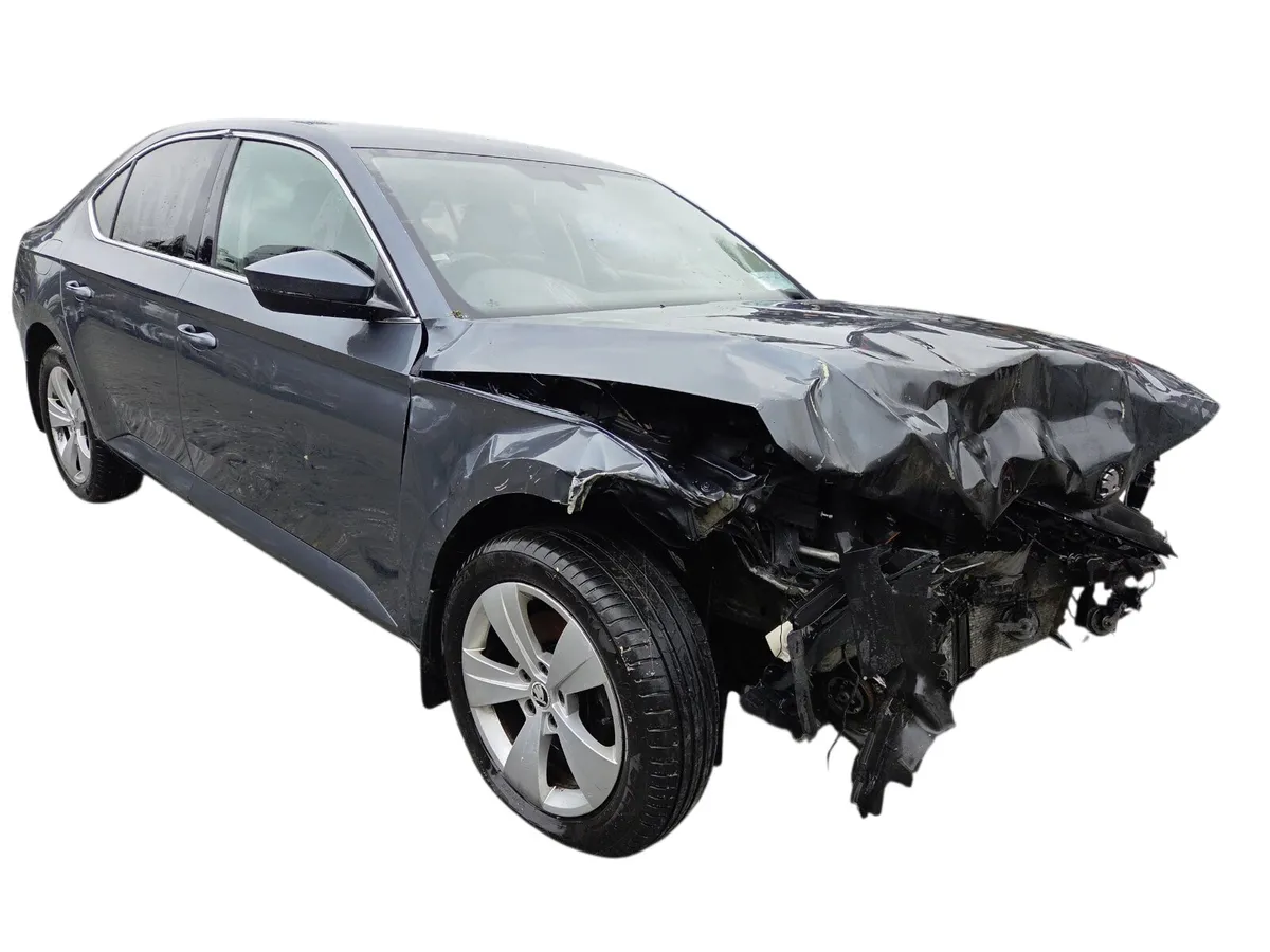 2015 SKODA SUPERB For Breaking/Dismantling - Image 1
