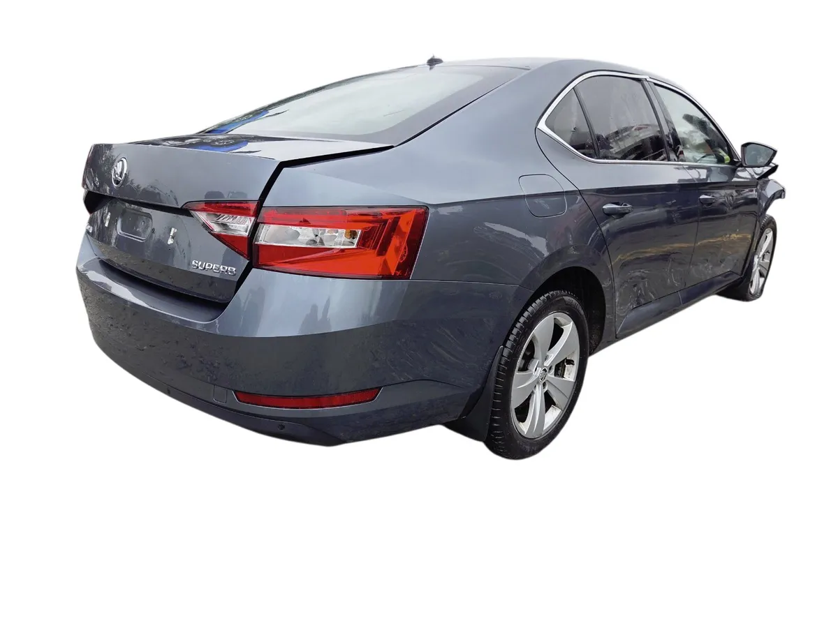 2015 SKODA SUPERB For Breaking/Dismantling - Image 3