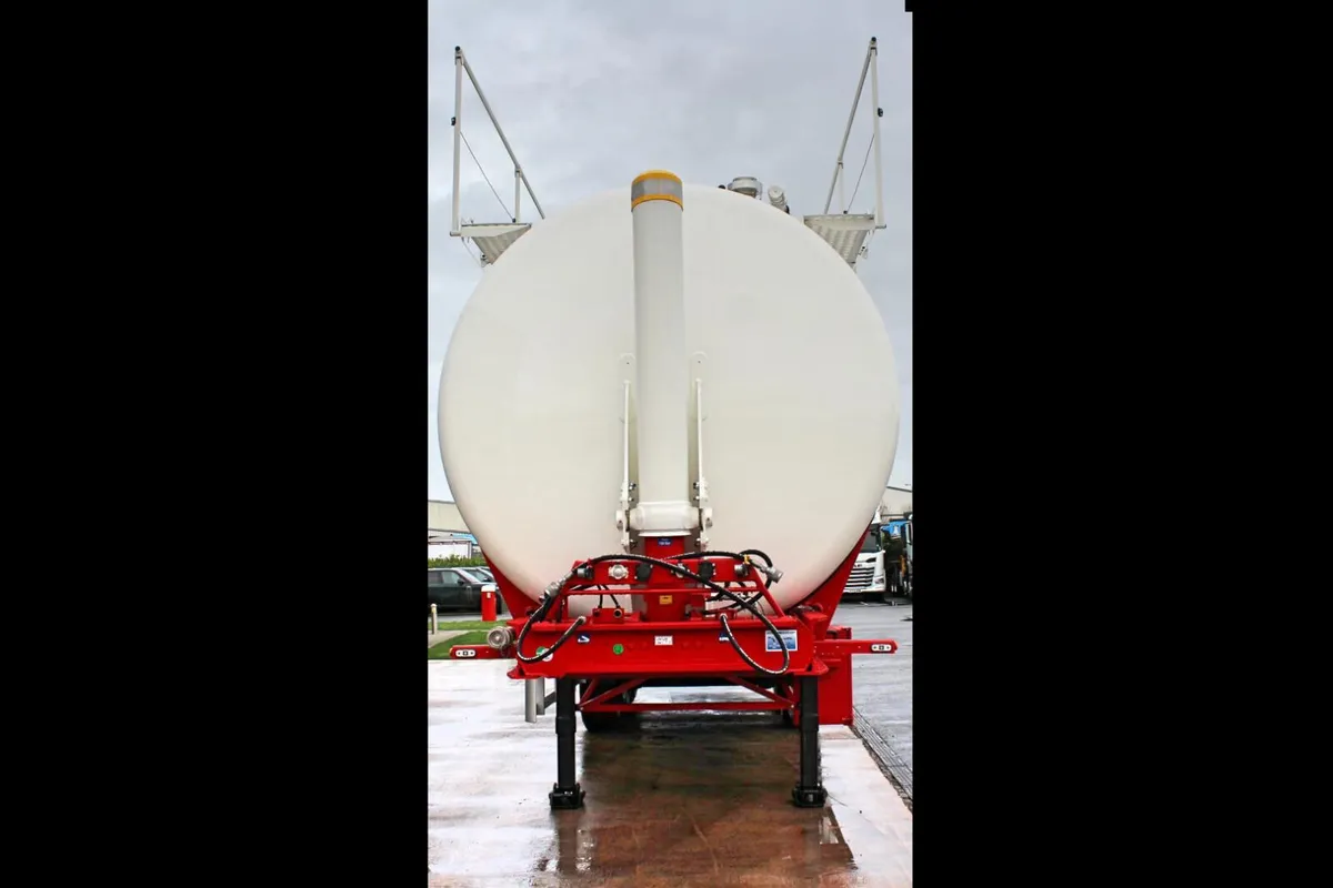 2025 KÄSSBOHRER SSK 60 3 AXLE TIPPING SILO TRAILER - Image 2