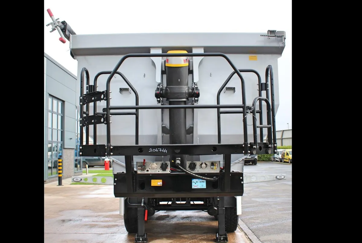 2025 KÄSSBOHRER SKS B 3 AXLE TIPPING TRAILER - Image 2