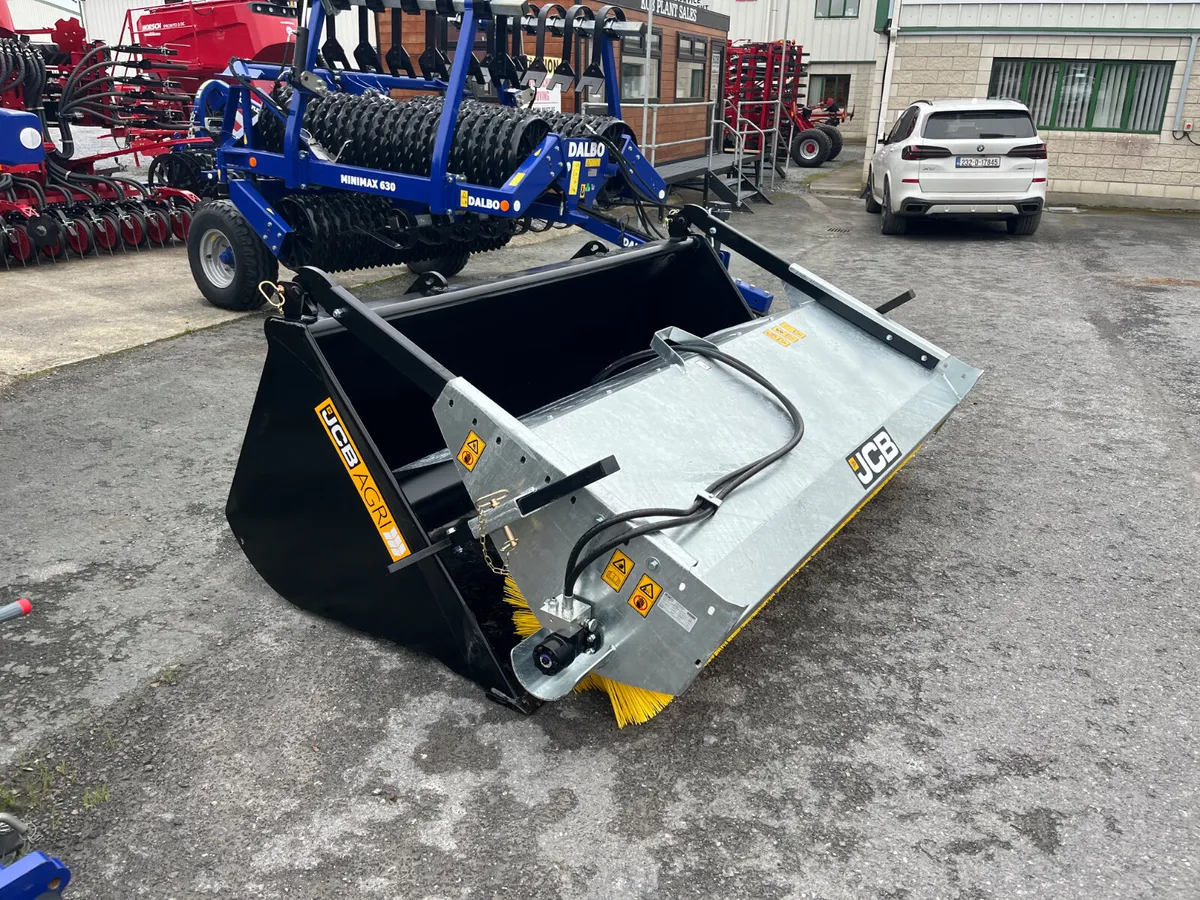 8ft sweeper bucket - Image 1