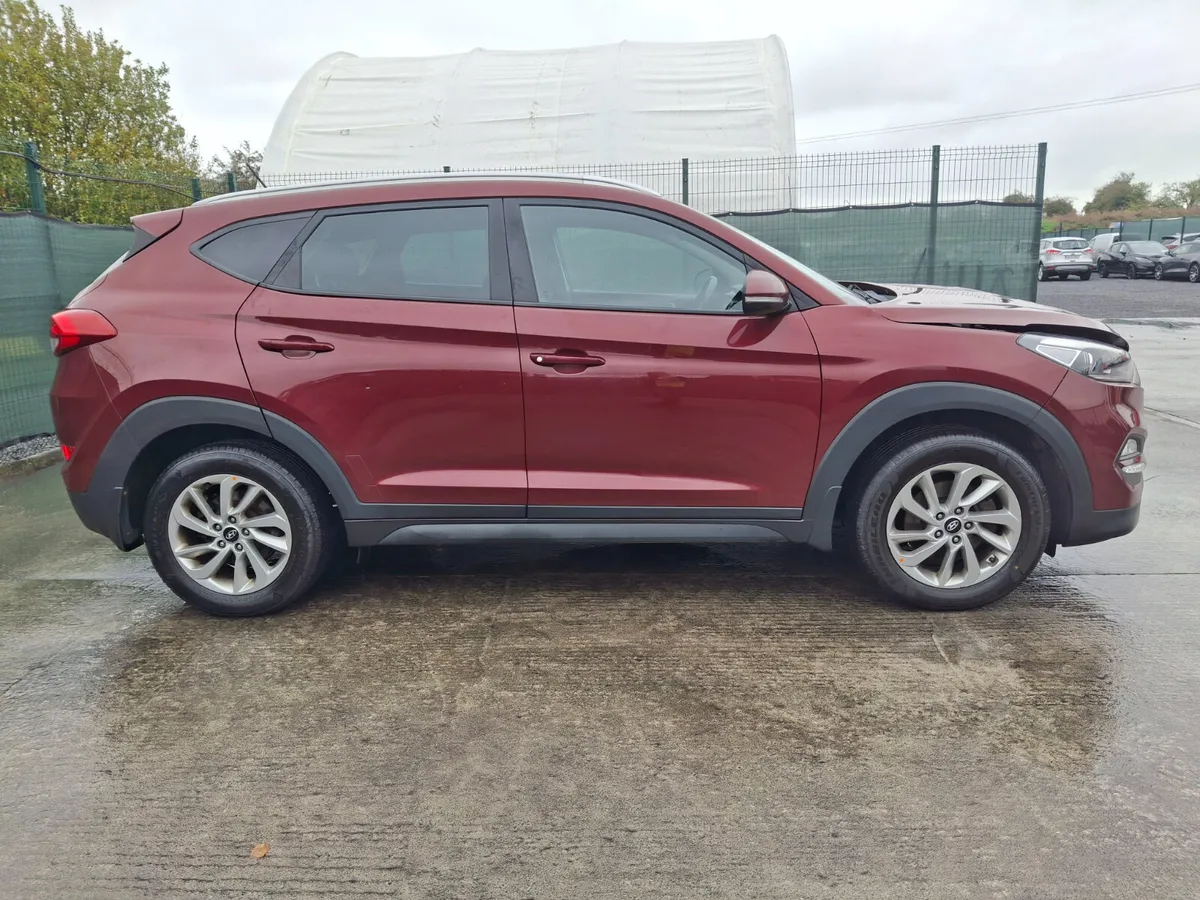 2016 Hyundai Tucson Light Damage - Image 1