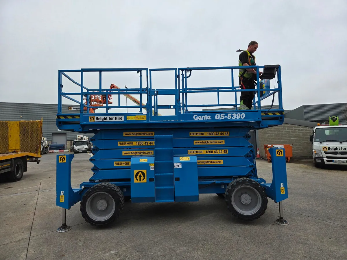Genie GS5390 RT - 18 m Diesel Scissor - 4x4 - 2016 - Image 4