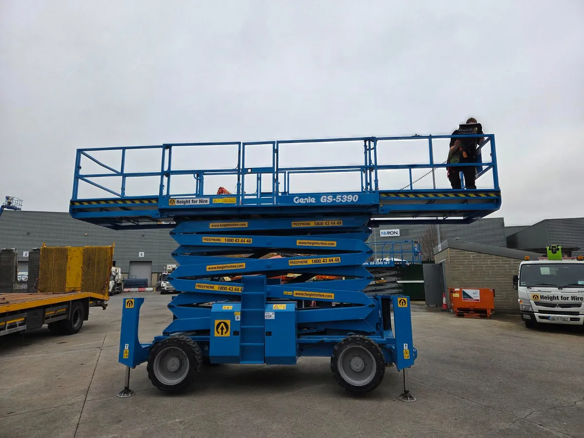 Genie GS5390 RT - 18 m Diesel Scissor - 4x4 - 2016 - Image 1