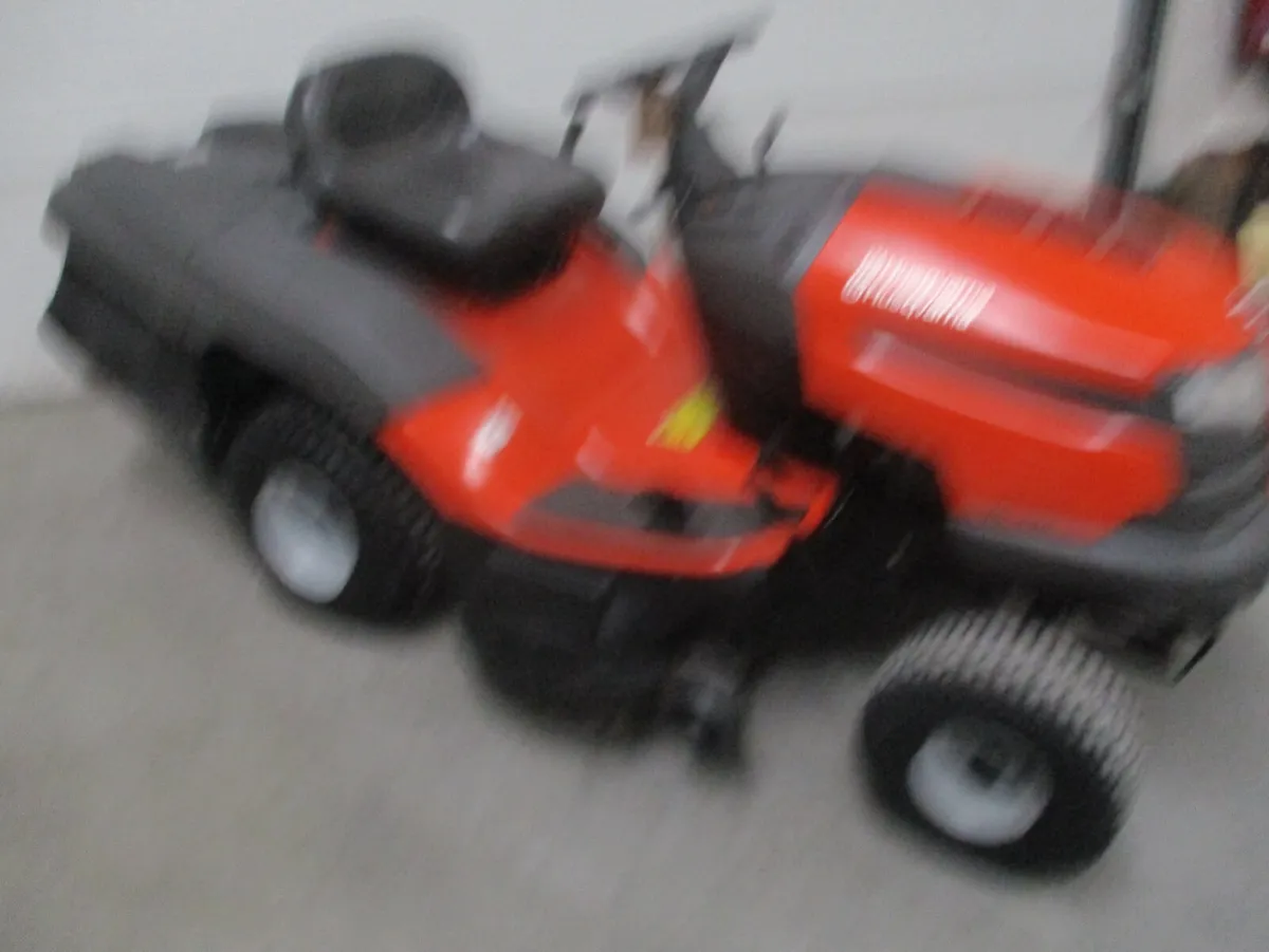 Husqvarna tractor mower TC 138 - Image 2