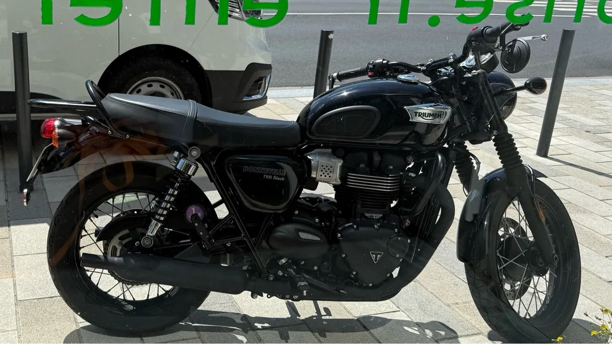 Triumph Bonneville T100 - Image 1
