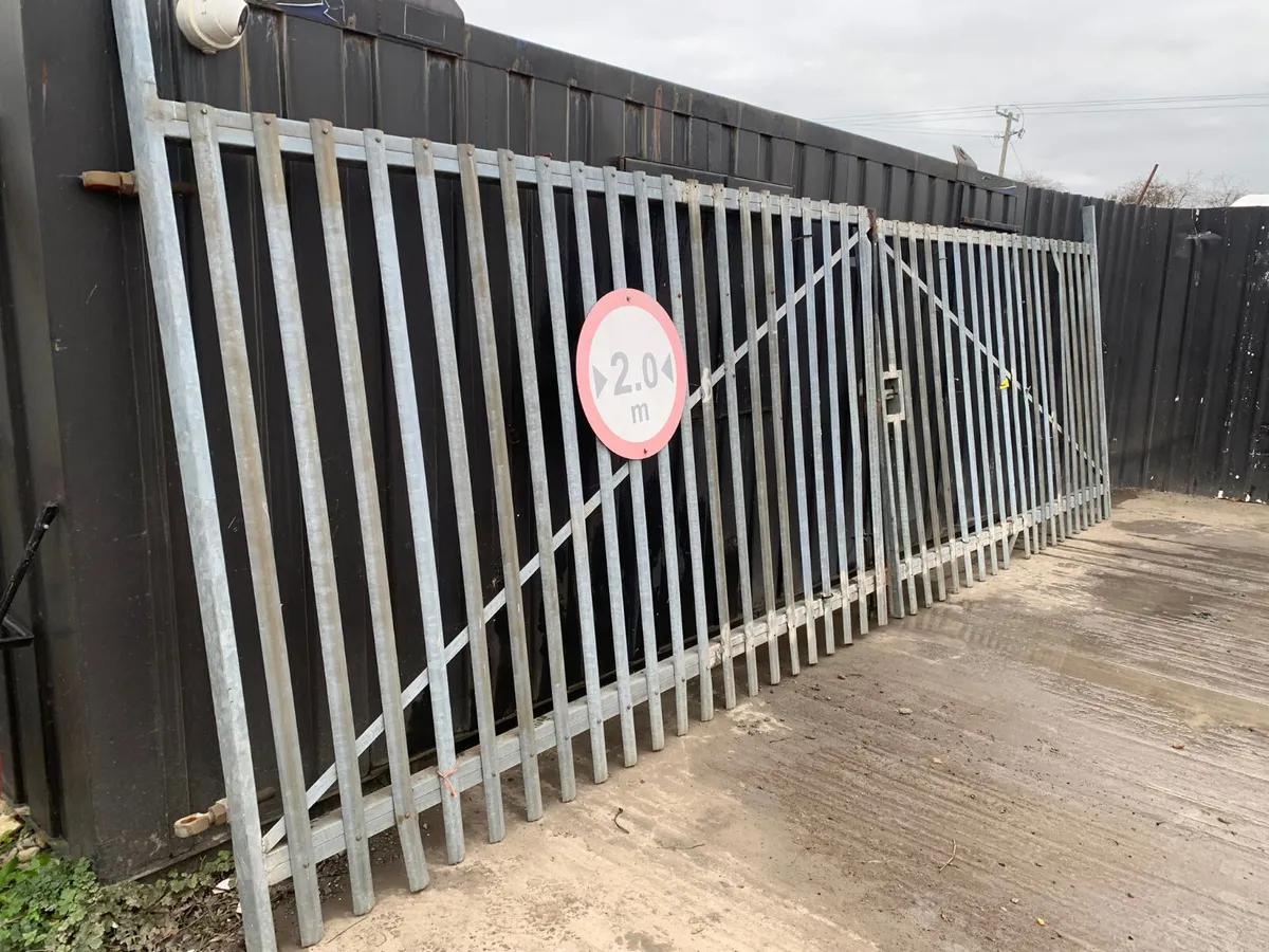11.5ft X 7.7ft Yard Gates - Image 1
