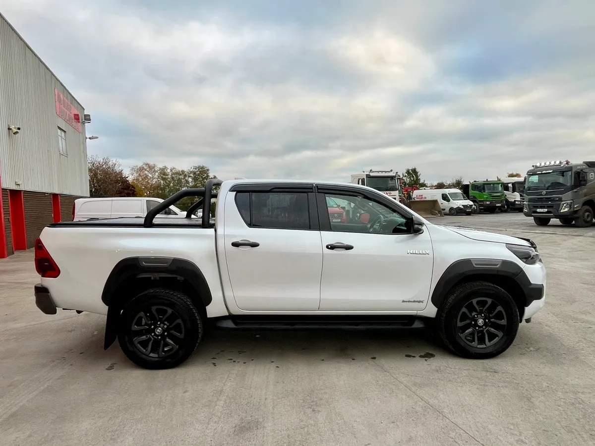2022 Toyota Hilux 2.8 InvincibleX Auto - Image 3