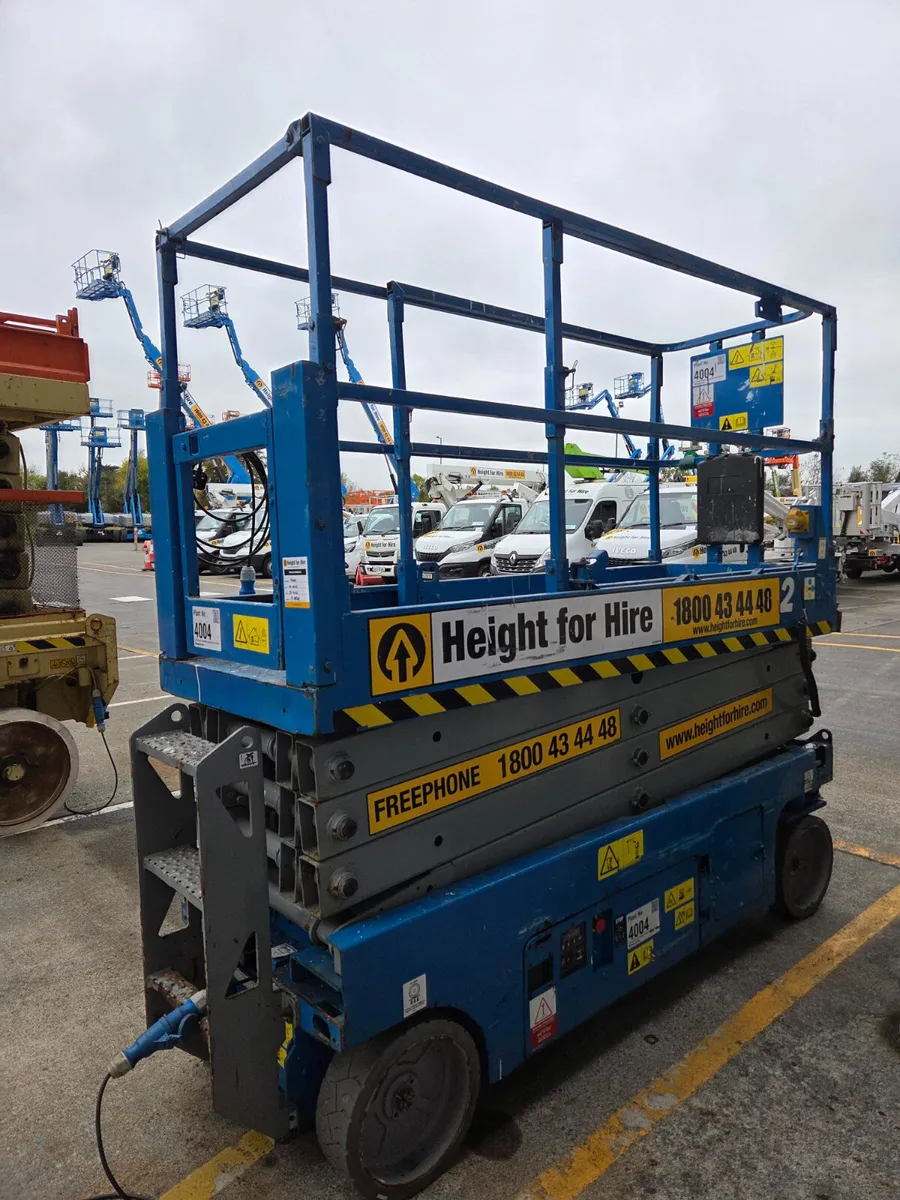 Genie 2632 Scissor Lift Access Platform - Image 3