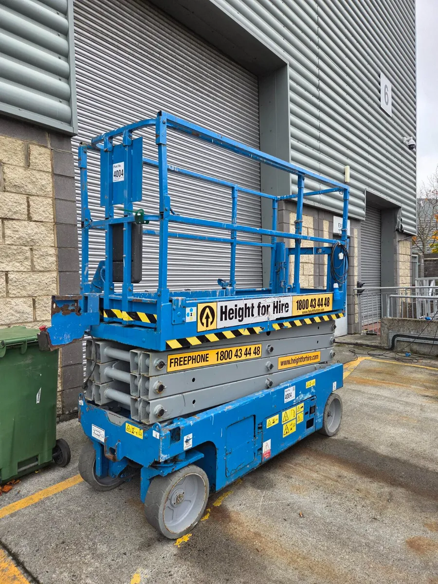 Genie 2632 Scissor Lift Access Platform - Image 2