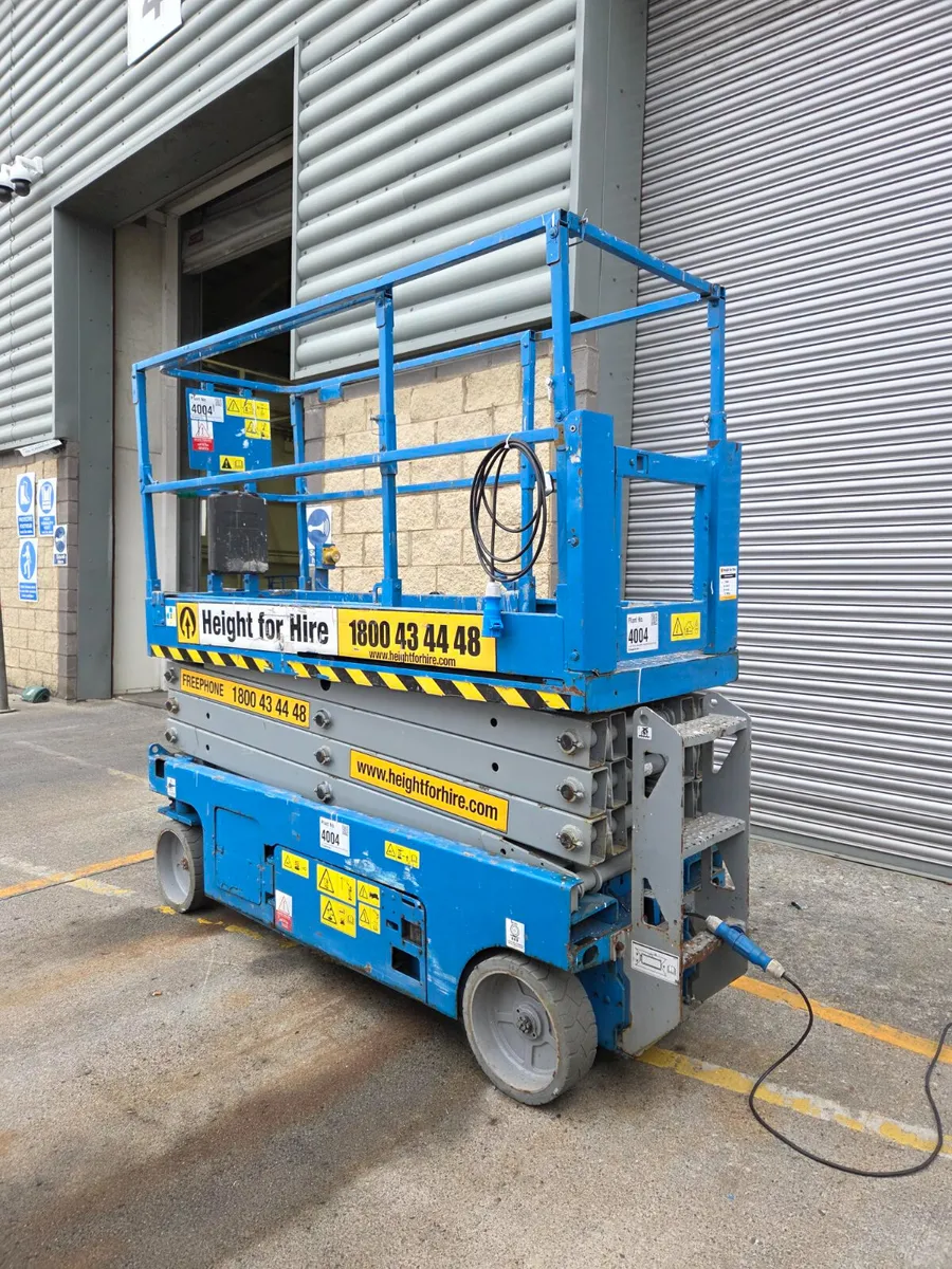 Genie 2632 Scissor Lift Access Platform - Image 1