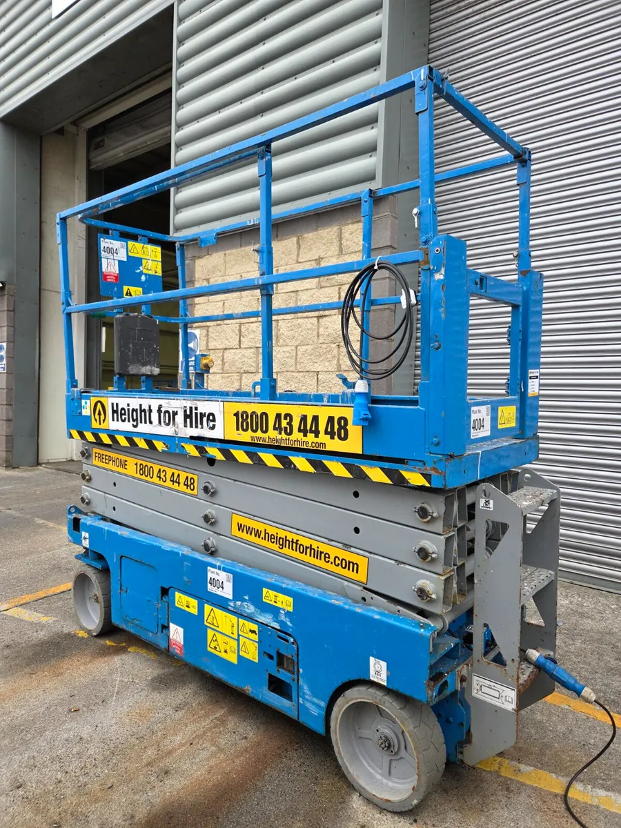 Genie 2632 Scissor Lift Access Platform - Image 4