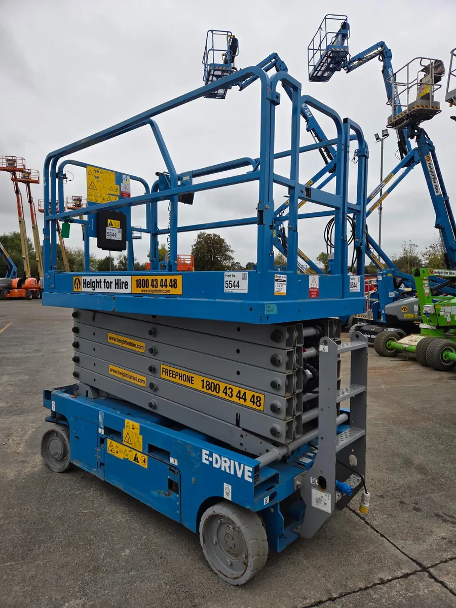 Genie GS4046 E-Drive - 14m Battery Scissor - Image 2