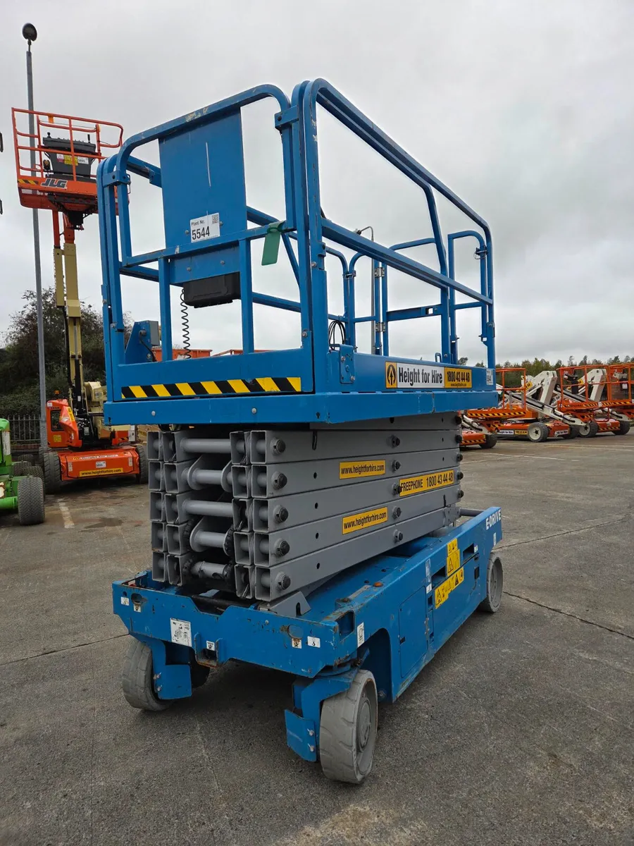 Genie GS4046 E-Drive - 14m Battery Scissor - Image 4