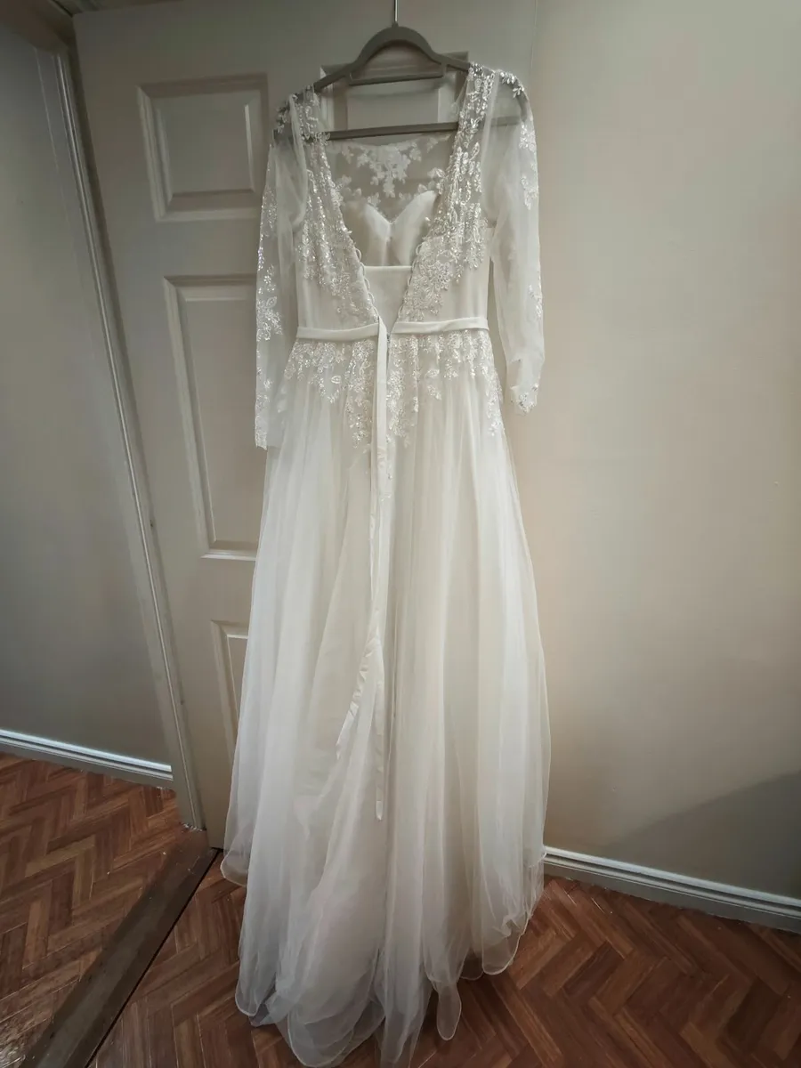 Wedding dress - Image 4